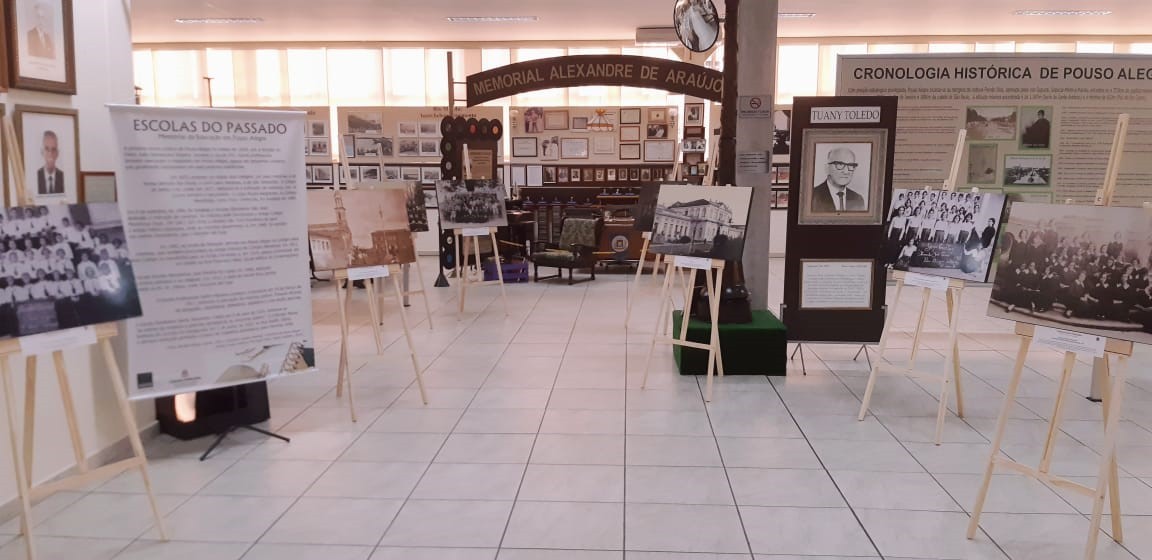 Imagem 1 da notícia: Museu Histórico Municipal Tuany Toledo realiza exposição “Escolas do Passado”