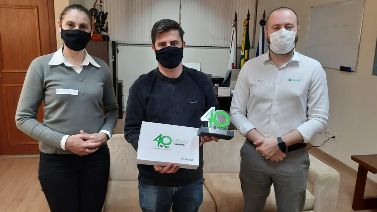 Imagem 1 da notícia: Presidente Bruno Dias, recebe representantes da agência Sicredi