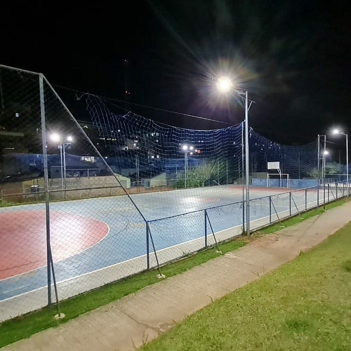 Imagem 2 da notícia: Quadras de futsal e areia do Colinas de Santa Bárbara recebem iluminação de LED após indicação parlamentar