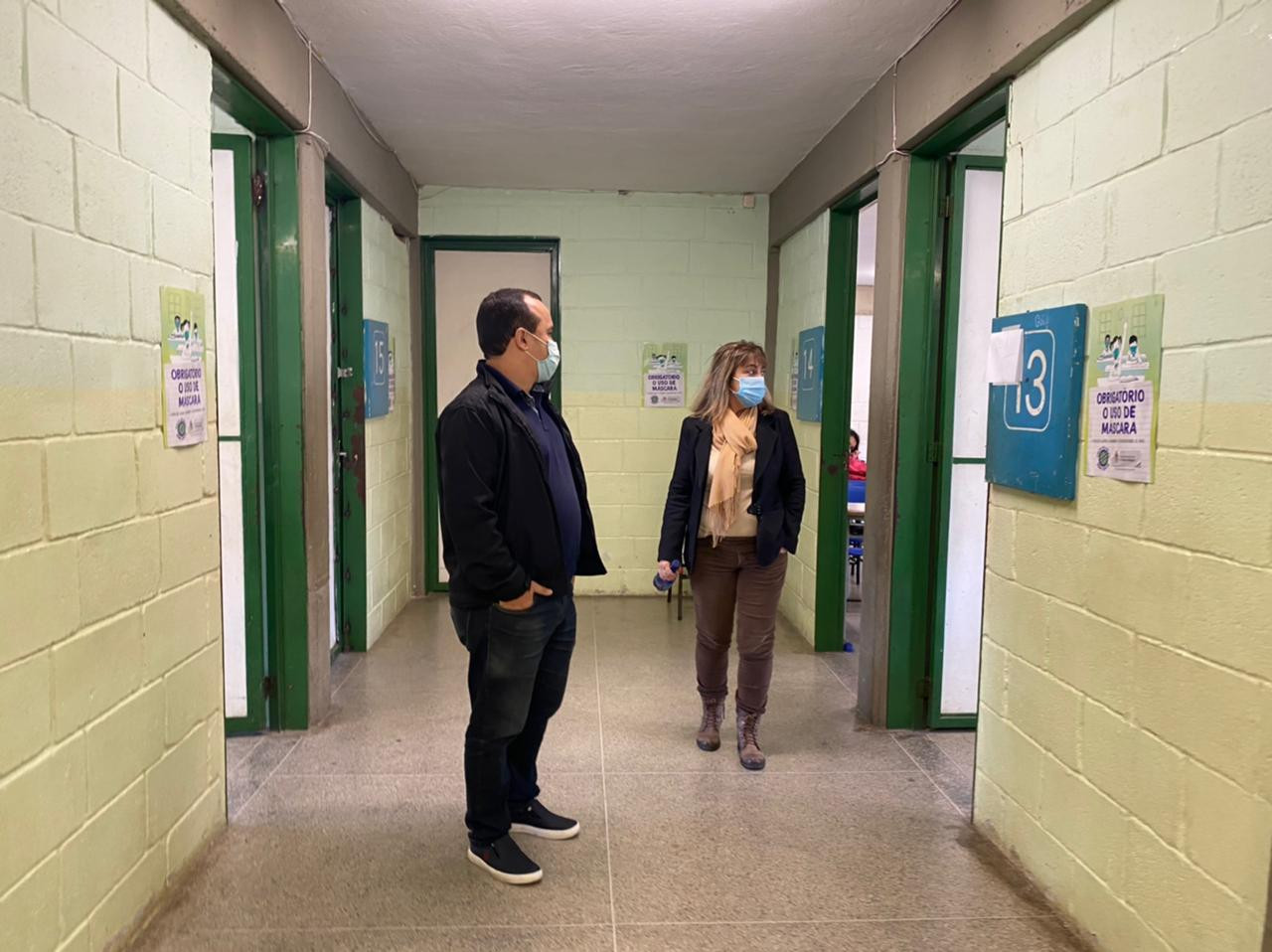 Imagem 3 da notícia: Vereador fiscaliza retorno das aulas presencias no município