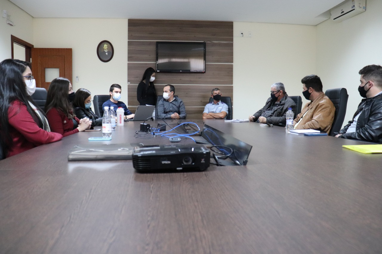 Imagem 1 da notícia: Comissão de Administração Pública da Câmara trabalha na desburocratização dos serviços públicos