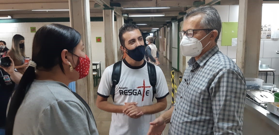 Imagem 1 da notícia: Vereador e vice-prefeito de Pouso Alegre visitam o CAIC São João