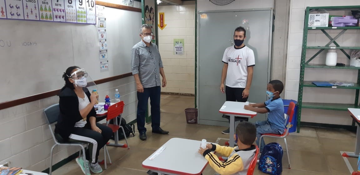 Imagem 3 da notícia: Vereador e vice-prefeito de Pouso Alegre visitam o CAIC São João