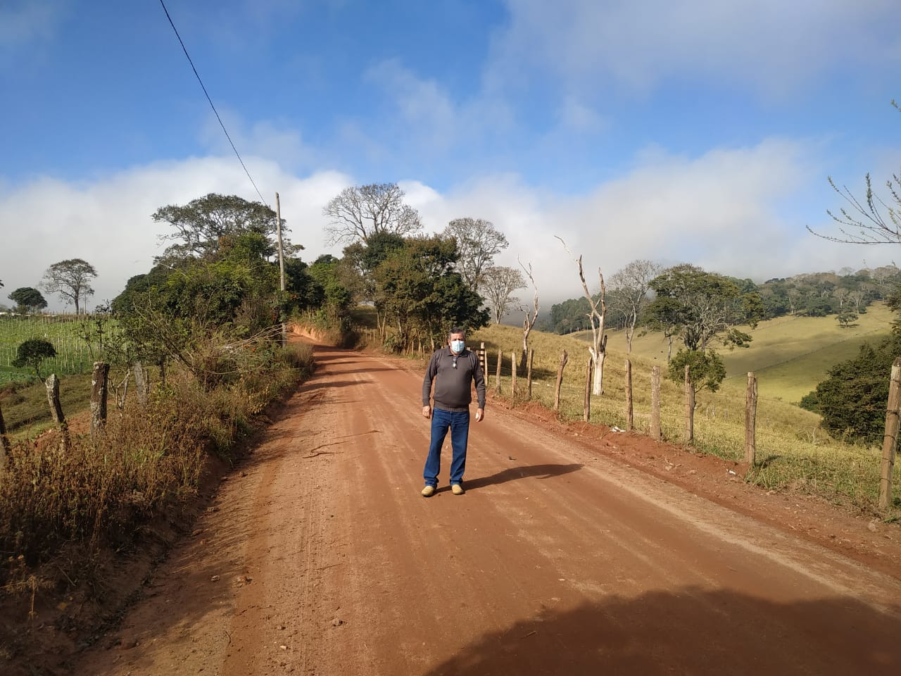 Imagem 1 da notícia: Indicação parlamentar leva melhorias para a estrada do Pantano ao Sertãozinho