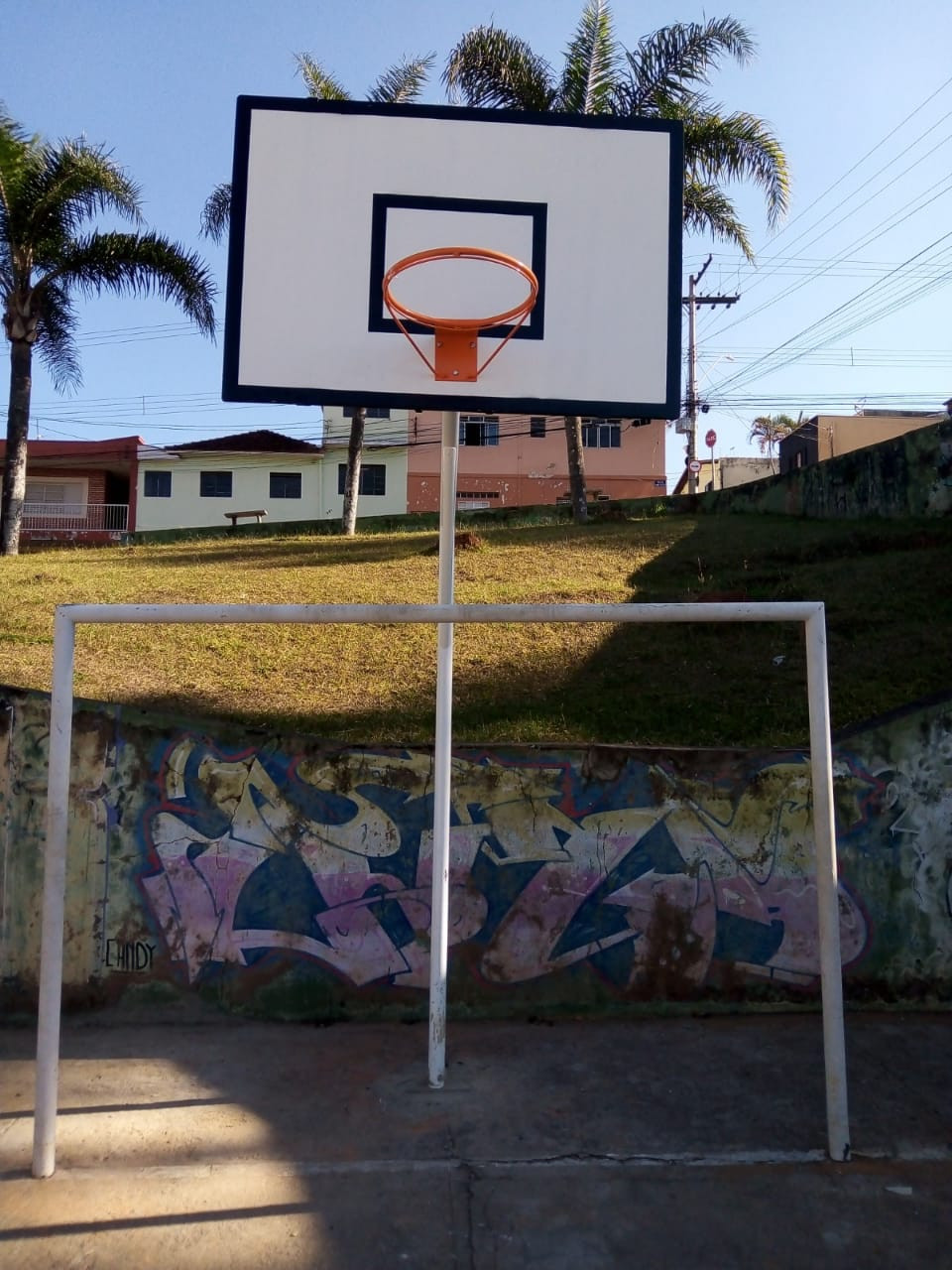 Imagem 1 da notícia: Após indicação parlamentar, quadra do bairro Primavera ganha Cesta de basquete