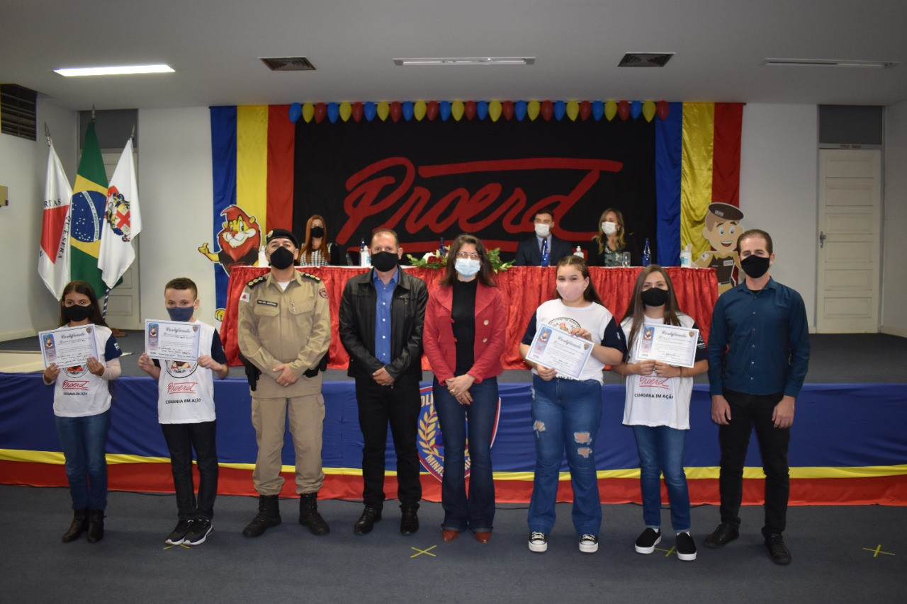 Imagem 4 da notícia: Vice-presidente da Câmara participa de solenidade de formatura do Proerd