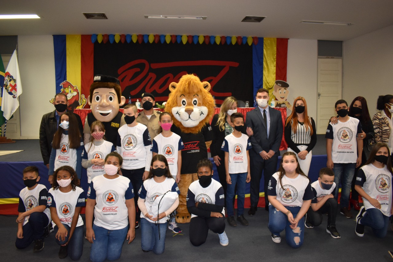 Imagem 2 da notícia: Vice-presidente da Câmara participa de solenidade de formatura do Proerd