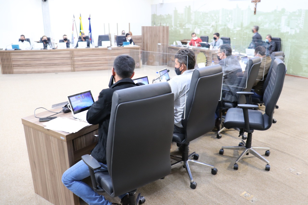 Imagem 1 da notícia: Após assegurar transporte sem ônus para população, Câmara aprova criação de comitê gestor para garantir regularidade e eficiência do serviço