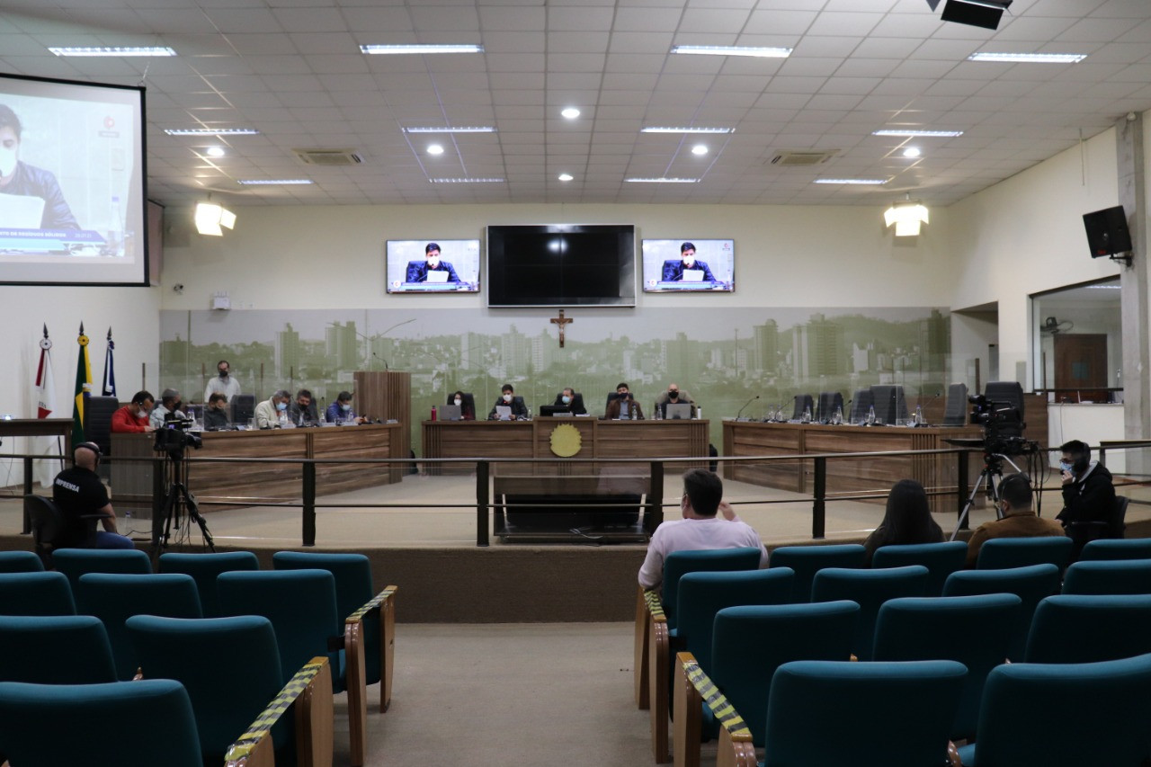 Imagem 1 da notícia: Vereadores participam de Audiência Pública sobre Plano Municipal de Gerenciamento de Resíduos Sólidos