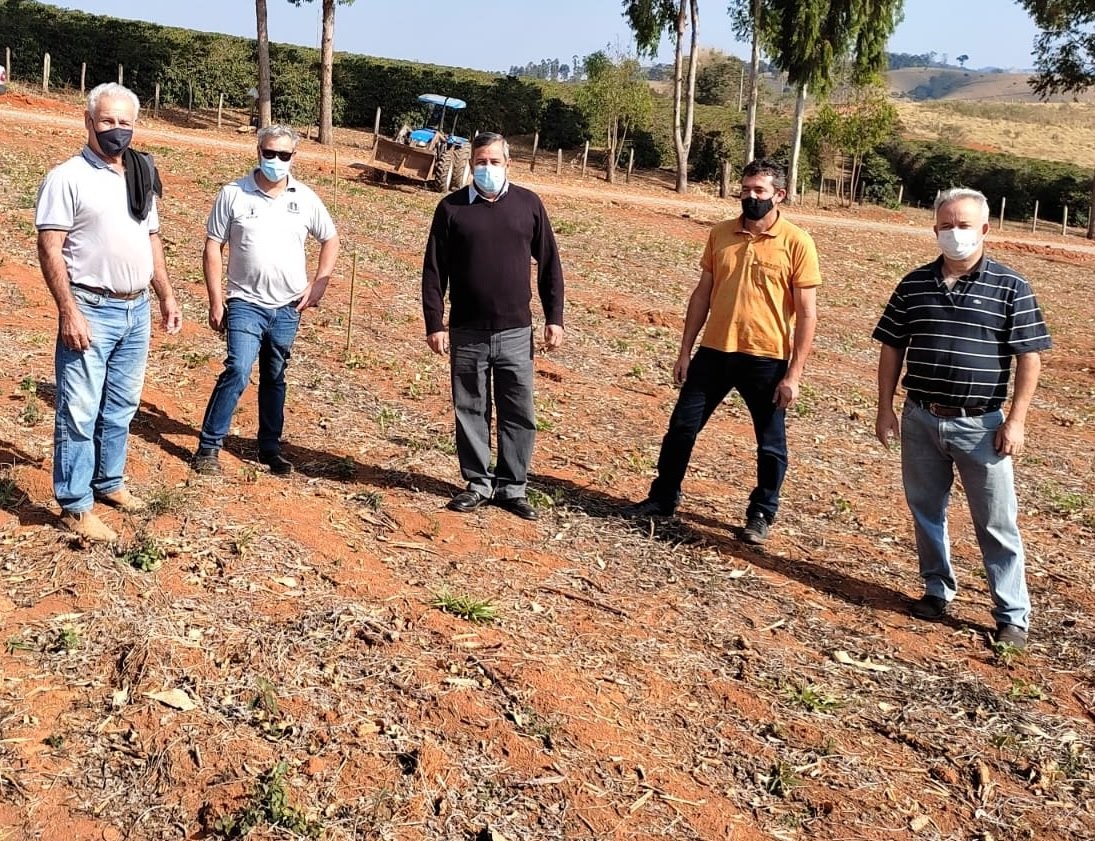 Imagem 1 da notícia: Vereadores acompanham projeto de ação de conservação do solo “Nossa água, nosso futuro”