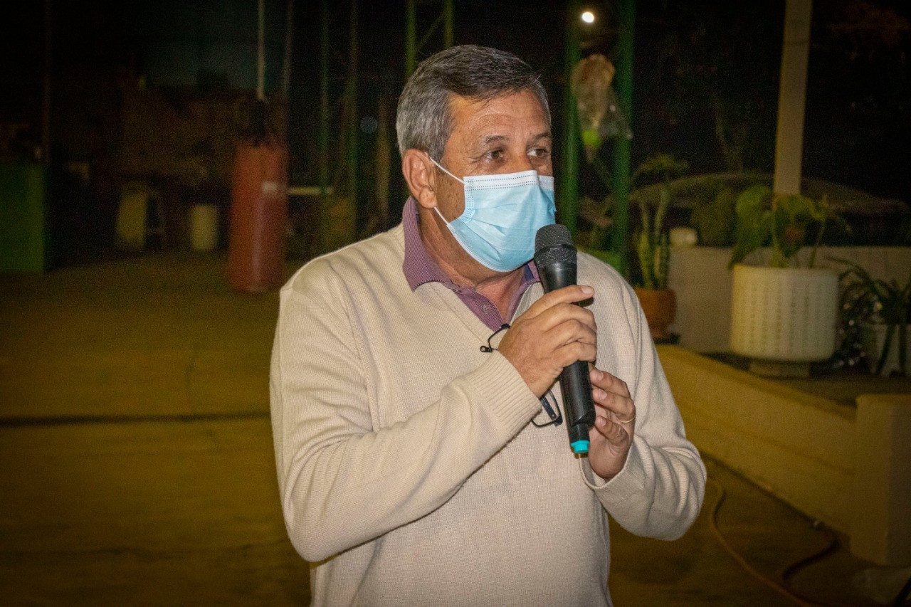 Imagem 1 da notícia: Vereador acompanha entrega de carta número de regularização fundiária de imóveis da Vila Alvorada