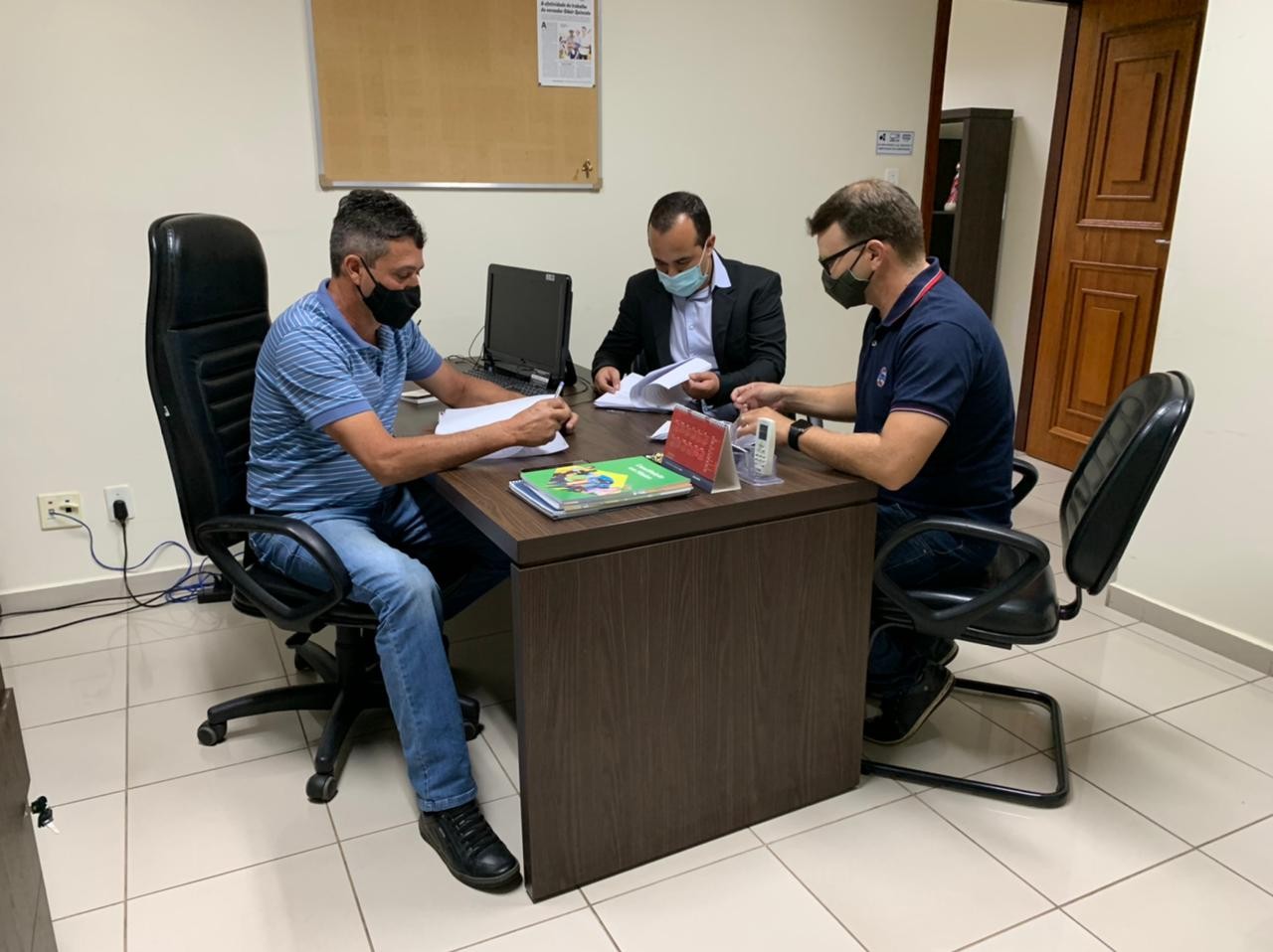 Imagem 1 da notícia: Comissão de Administração Financeira e Orçamentária estuda pauta da Sessão Ordinária desta terça (10)