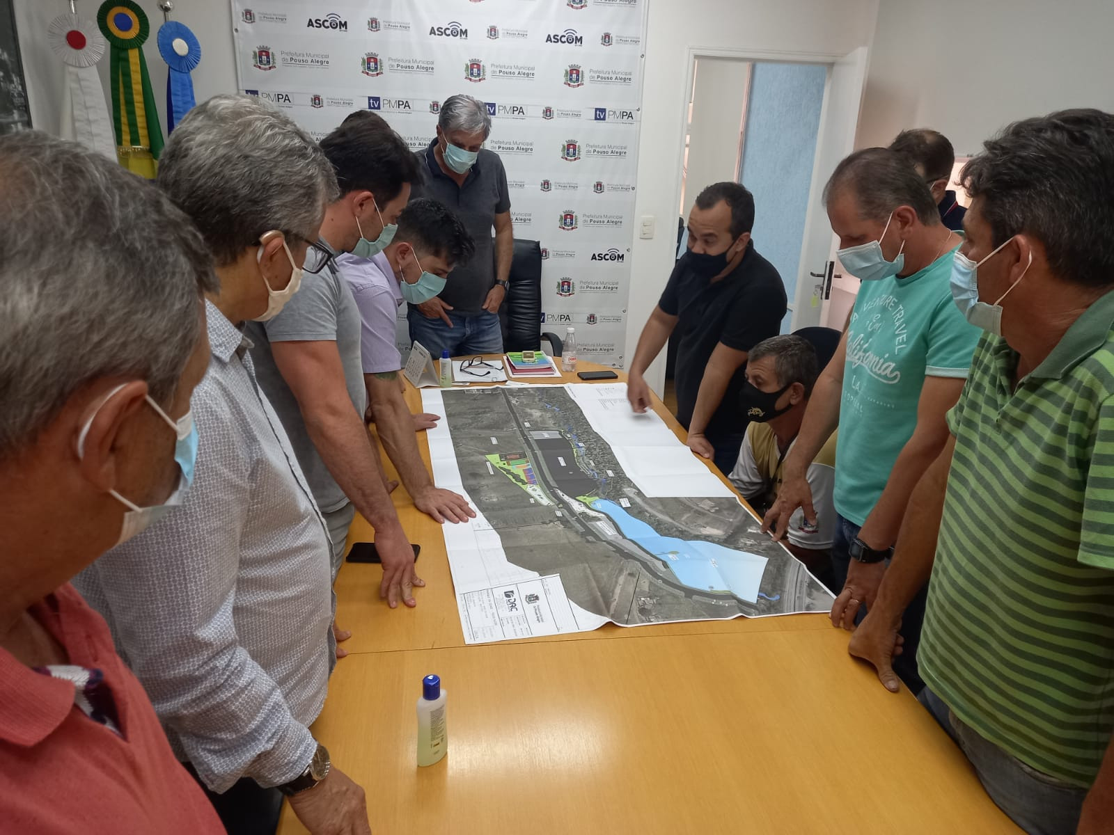 Imagem 1 da notícia: Vereadores acompanham assinatura de Decreto para construção de parque em Pouso Alegre