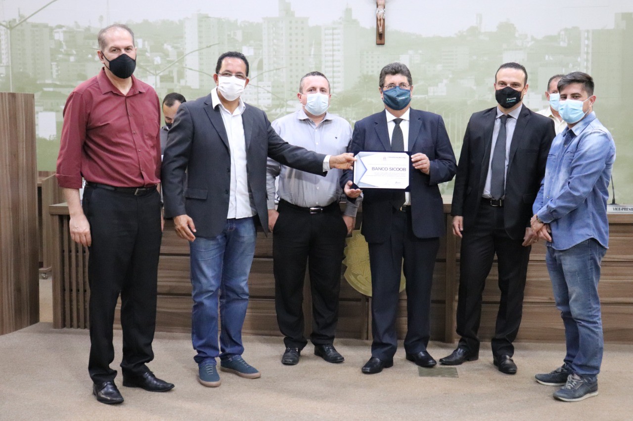 Imagem 1 da notícia: Banco Sicoob recebe homenagem na Câmara
