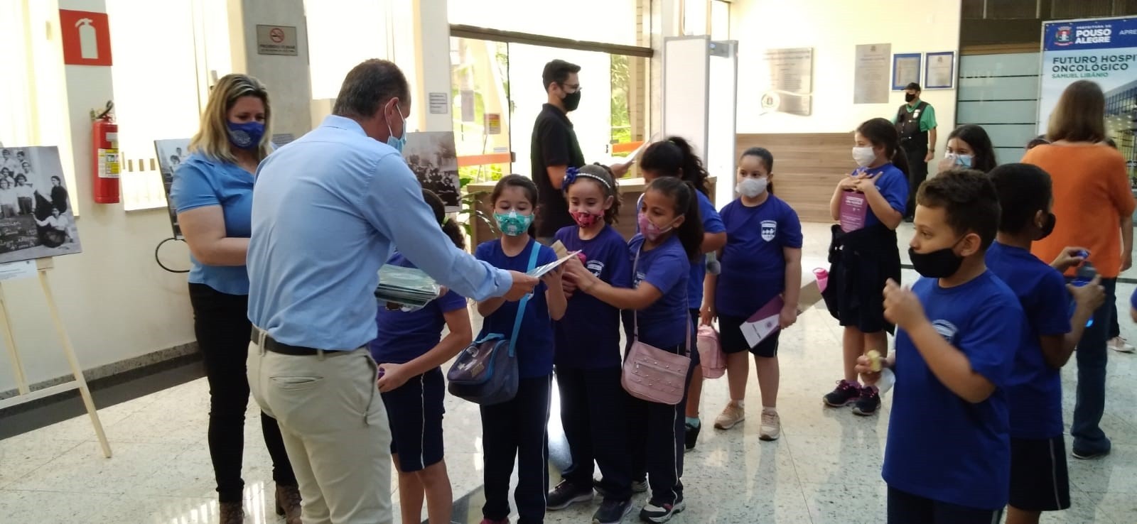 Imagem 3 da notícia: Vice-presidente da Câmara e vice-prefeito acompanham alunos do Centro Educacional Reis Magos em visita ao Museu