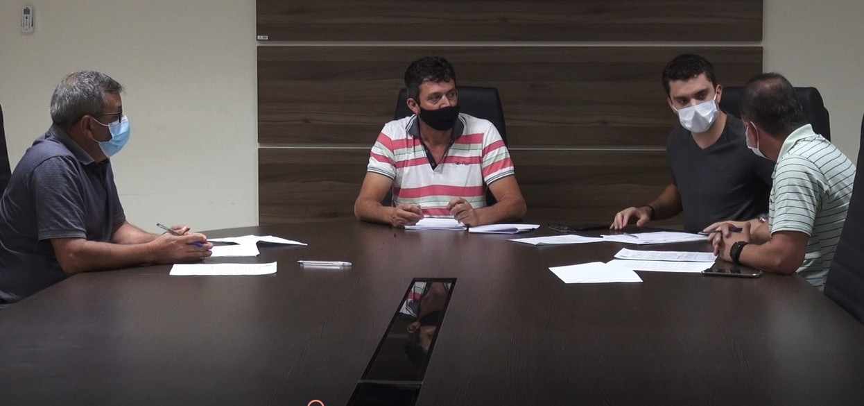 Imagem 2 da notícia: Em tramitação na Câmara, projeto que prevê programa da conectividade é assunto de reunião entre vereadores