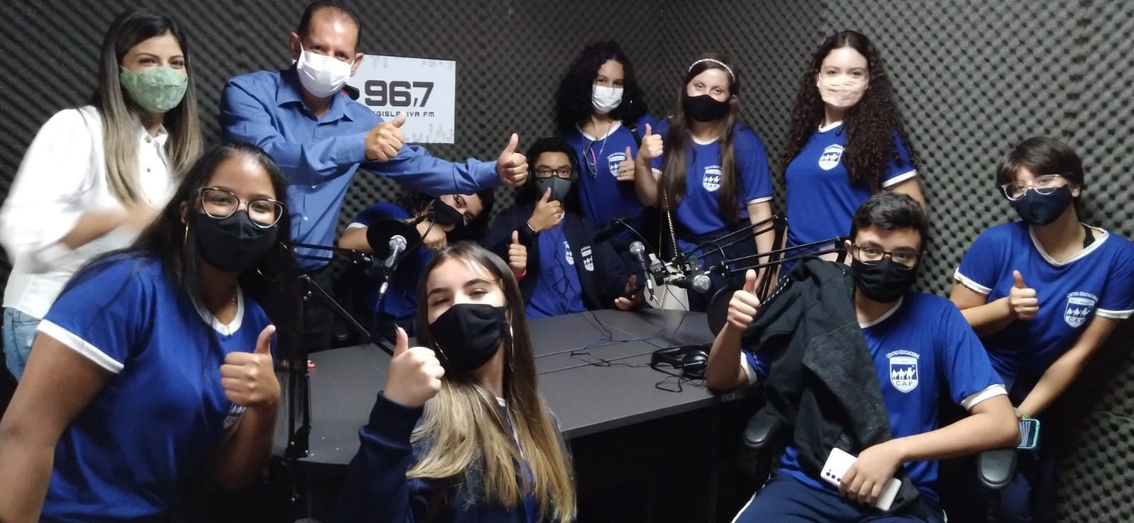 Imagem 1 da notícia: Vice-presidente da Câmara acompanha visita de estudantes ao prédio do Poder Legislativo