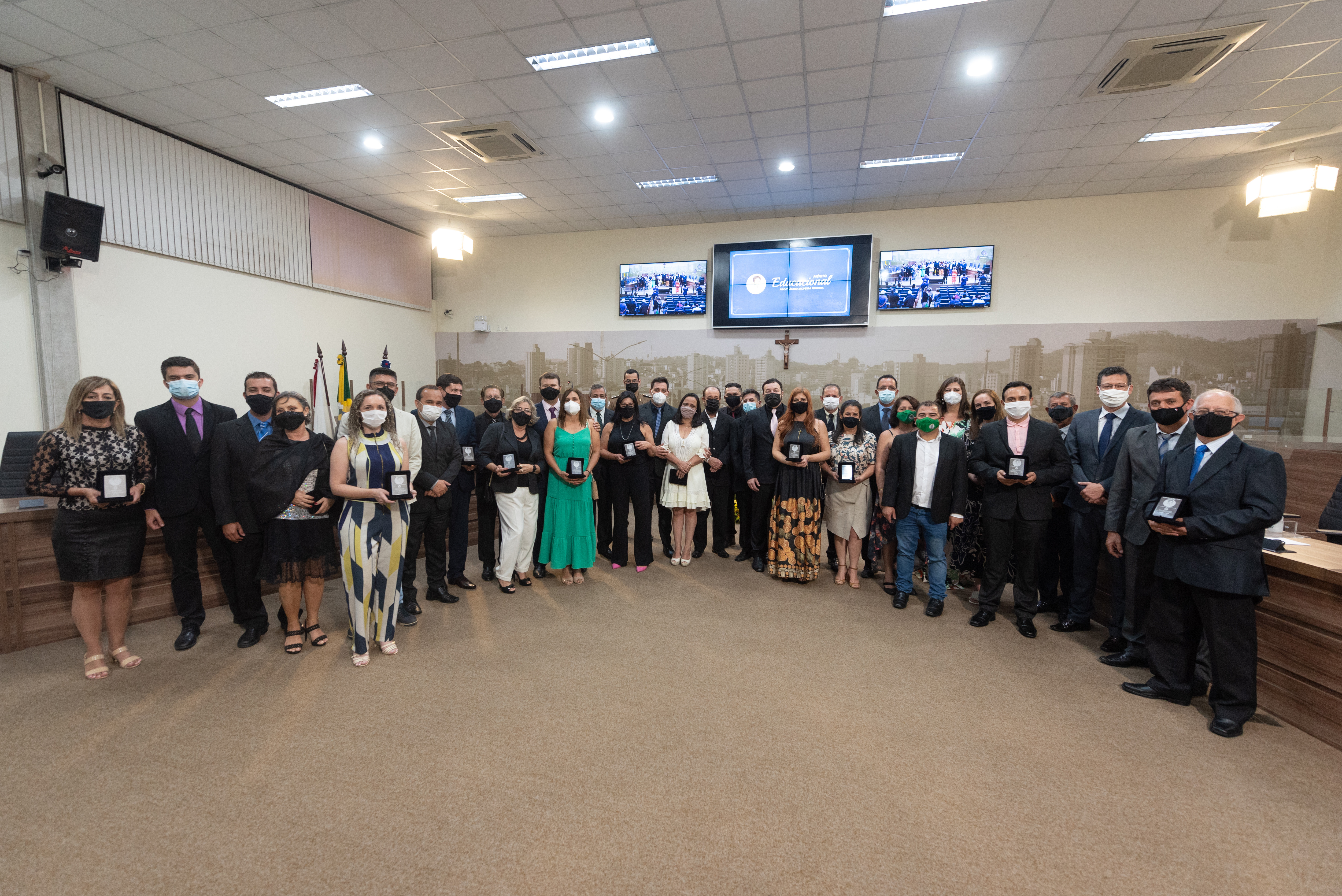 Imagem 1 da notícia: Câmara entrega Comenda de Mérito Educacional