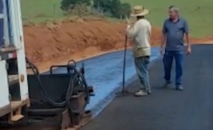 Imagem 1 da notícia: Vereador acompanha  obras no Vila Alvorada