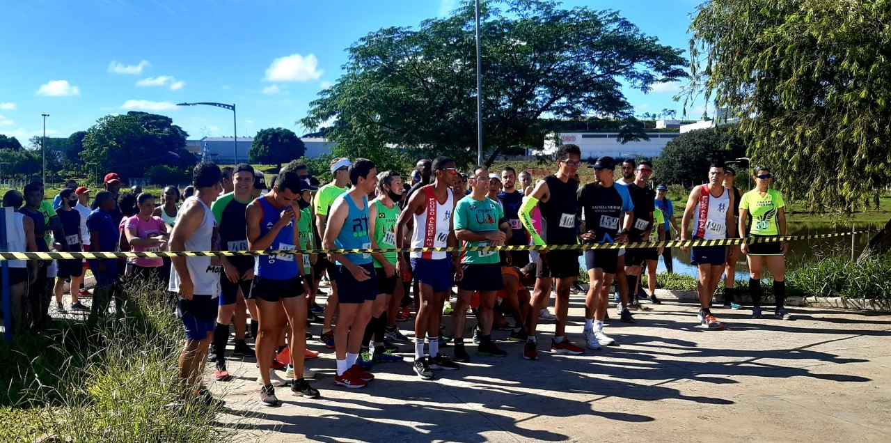Imagem 3 da notícia: Pista de atletismo do Manduzão ganha nome de Célio Rodrigues de Lima, por indicação de vereador