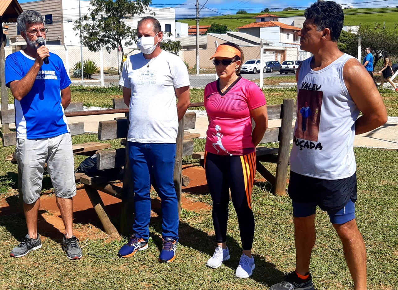 Imagem 2 da notícia: Pista de atletismo do Manduzão ganha nome de Célio Rodrigues de Lima, por indicação de vereador