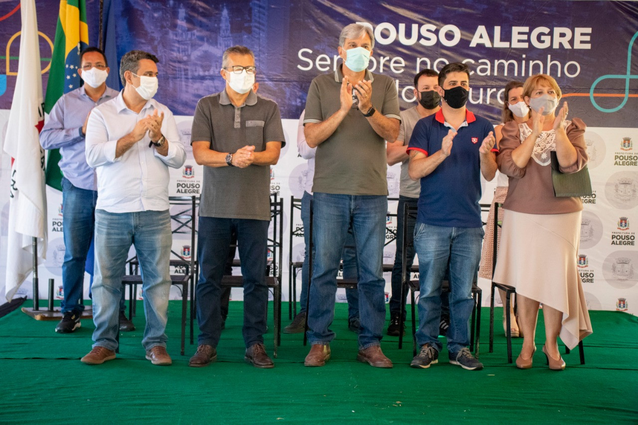 Imagem 1 da notícia: Vereadores participam de cerimônia que lança nova escola no Cidade Jardim