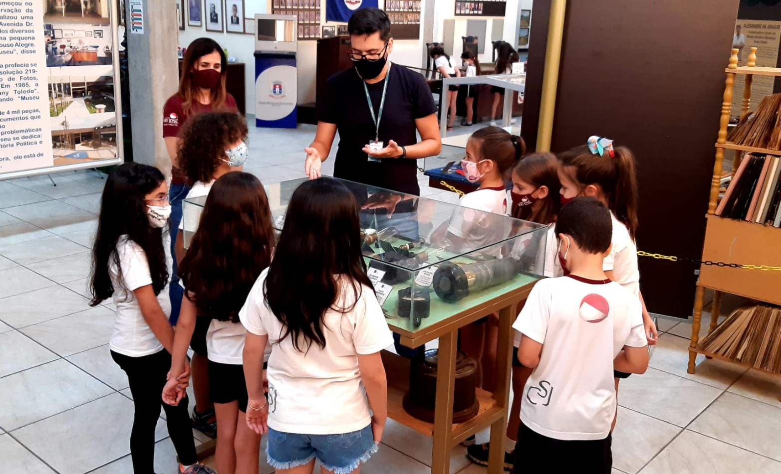 Imagem 3 da notícia: Estudantes do 2º ano visitam Museu Histórico