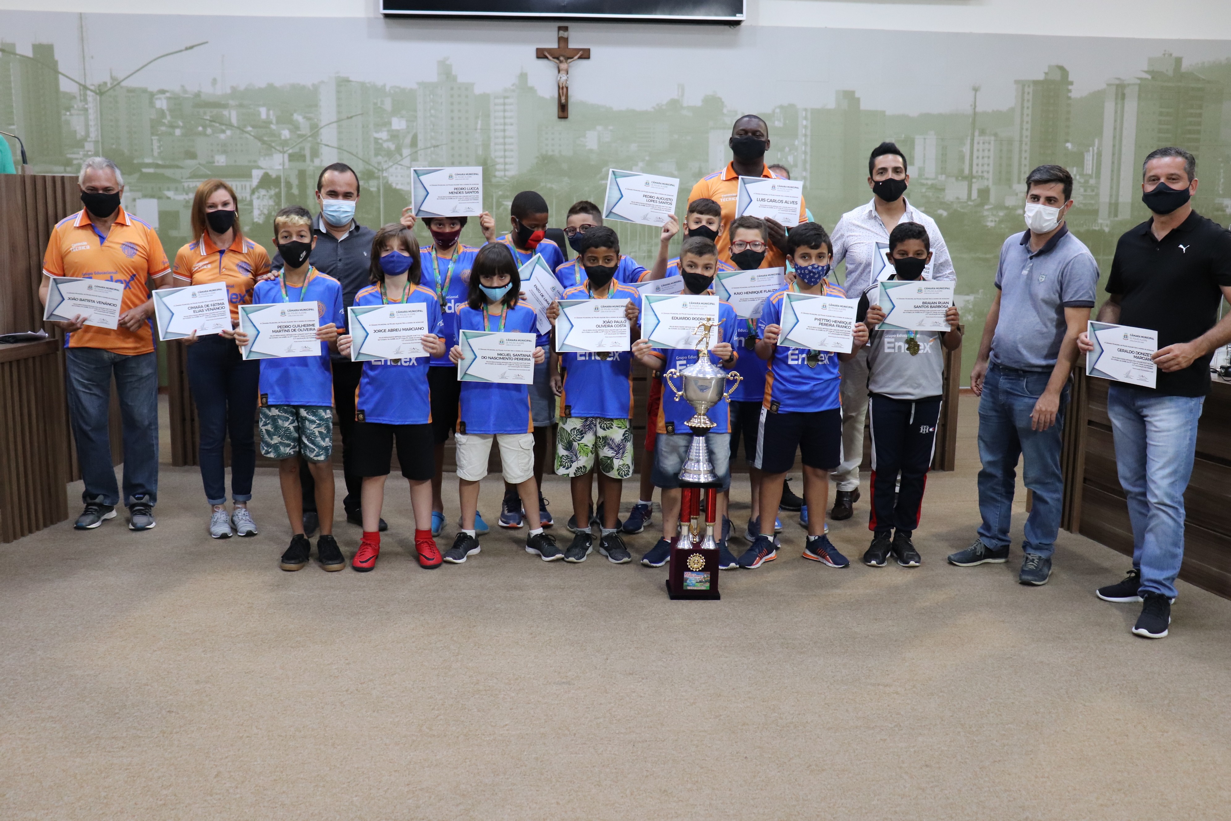 Imagem 3 da notícia: Atletas de futebol recebem homenagem na Câmara Municipal