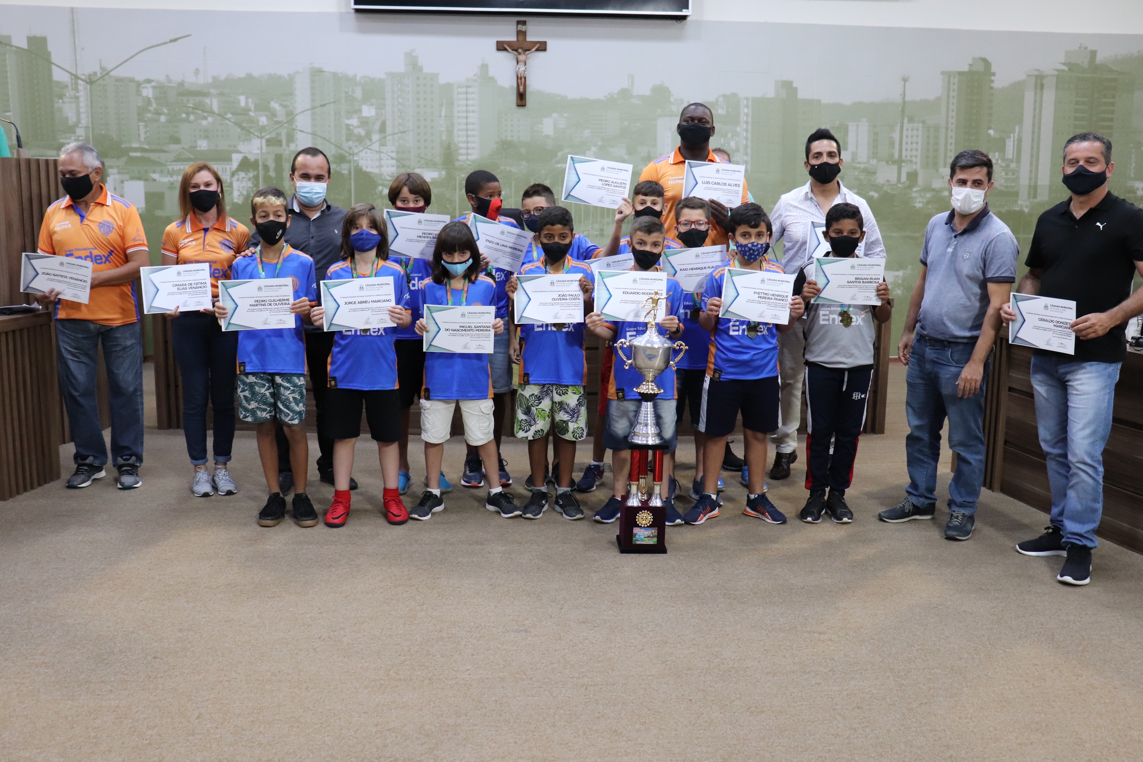 Imagem 4 da notícia: Atletas de futebol recebem homenagem na Câmara Municipal