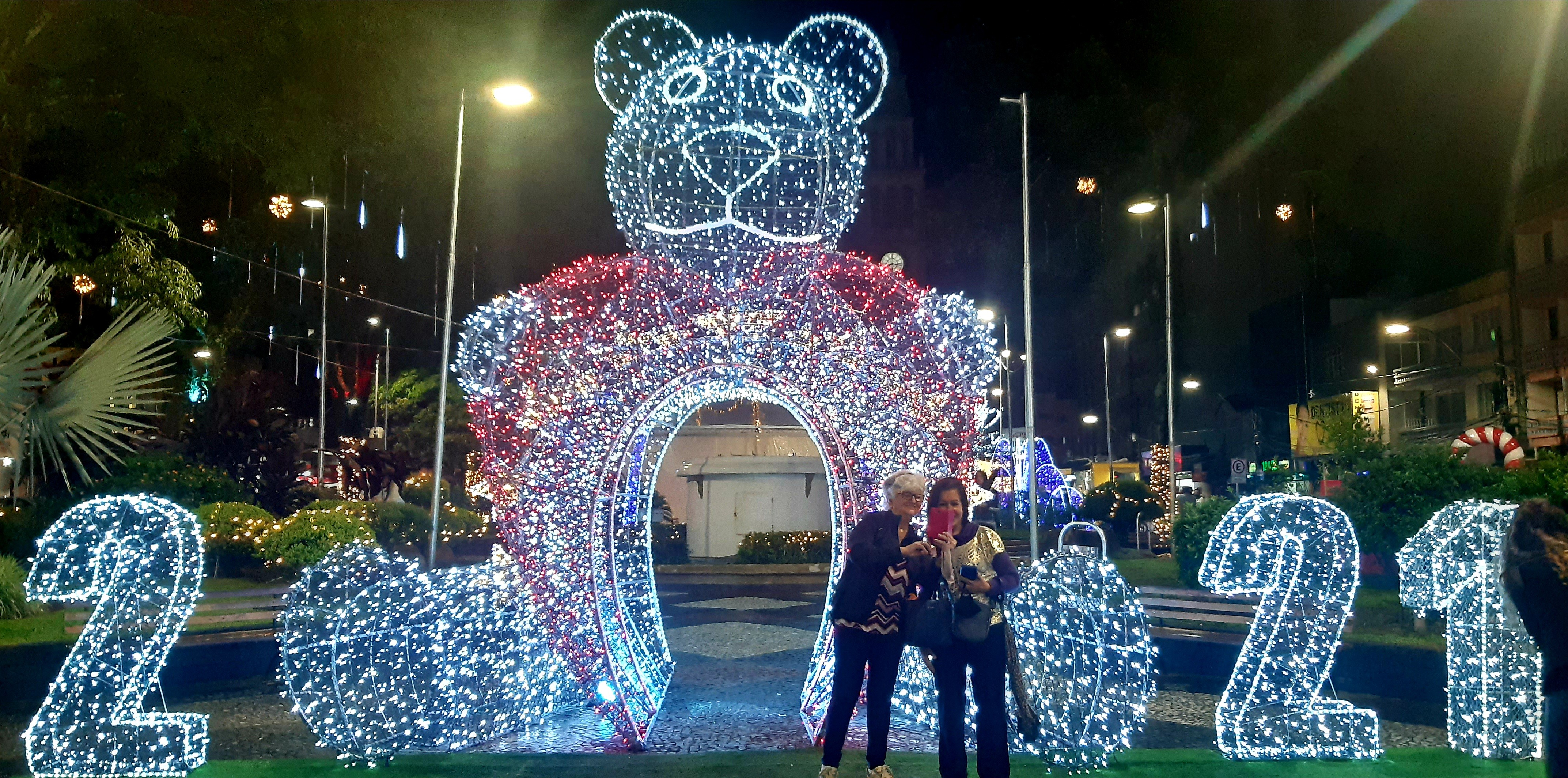 Imagem 3 da notícia: Vereadores participam de lançamento do Natal de Pouso Alegre, a Magia das Luzes