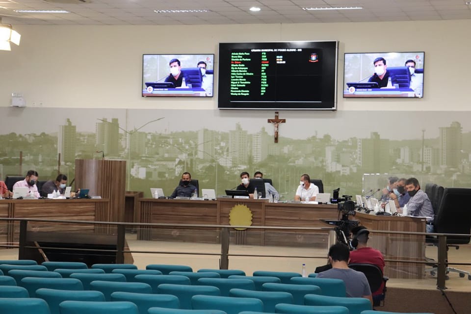 Imagem 1 da notícia: Após aprovação da Câmara, Profissionais da Educação da Rede Municipal terão 14º