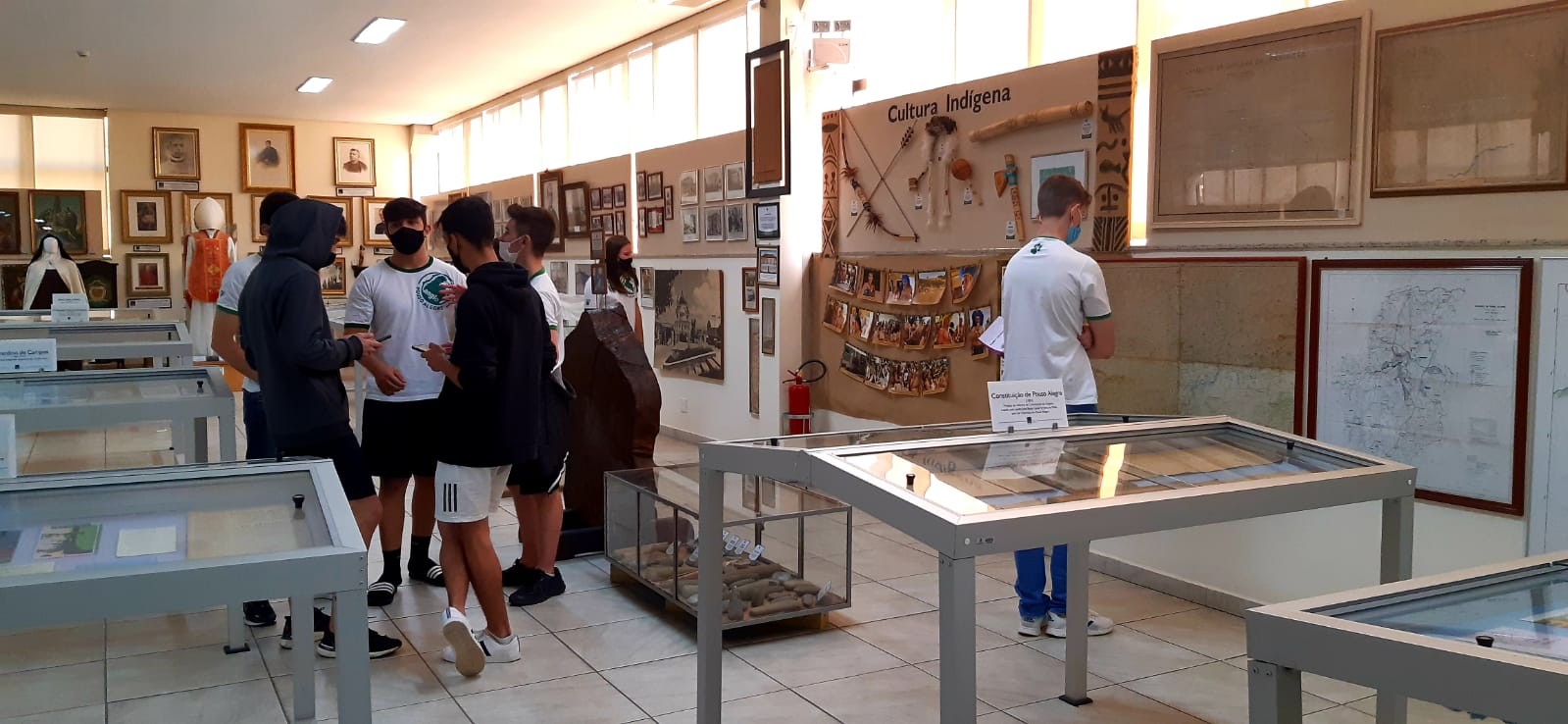 Imagem 3 da notícia: Alunos do Colégio Anglo visitam museu da Câmara