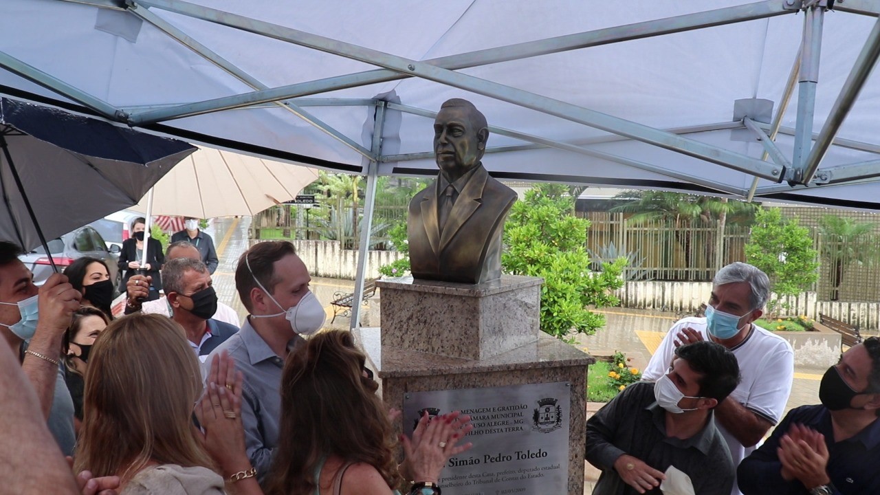 Imagem 1 da notícia: Câmara inaugura busto em homenagem a Simão Pedro Toledo