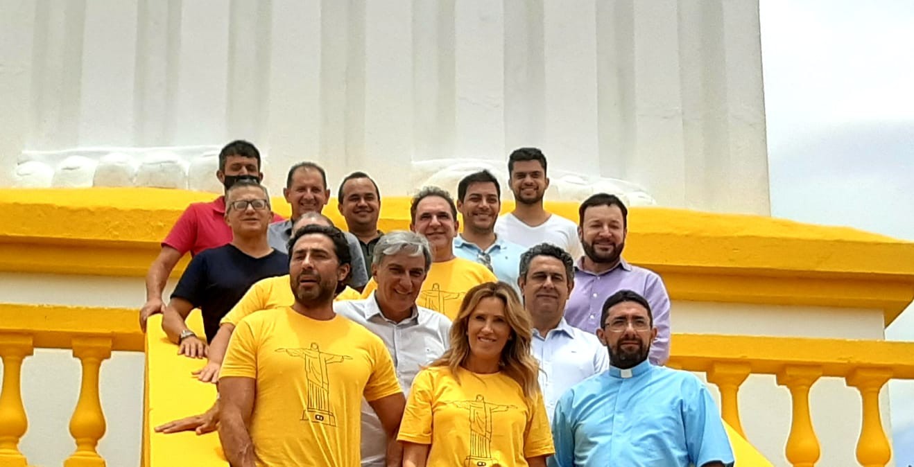 Imagem 1 da notícia: Vereadores participam de entrega da restauração do Cristo Redentor