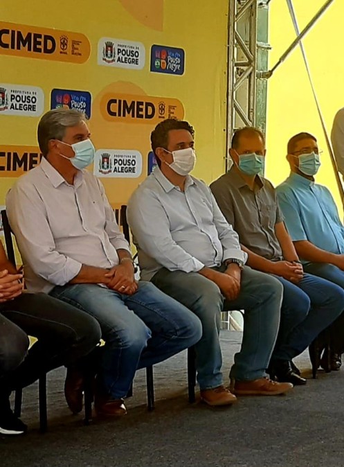 Imagem 5 da notícia: Vereadores participam de entrega da restauração do Cristo Redentor