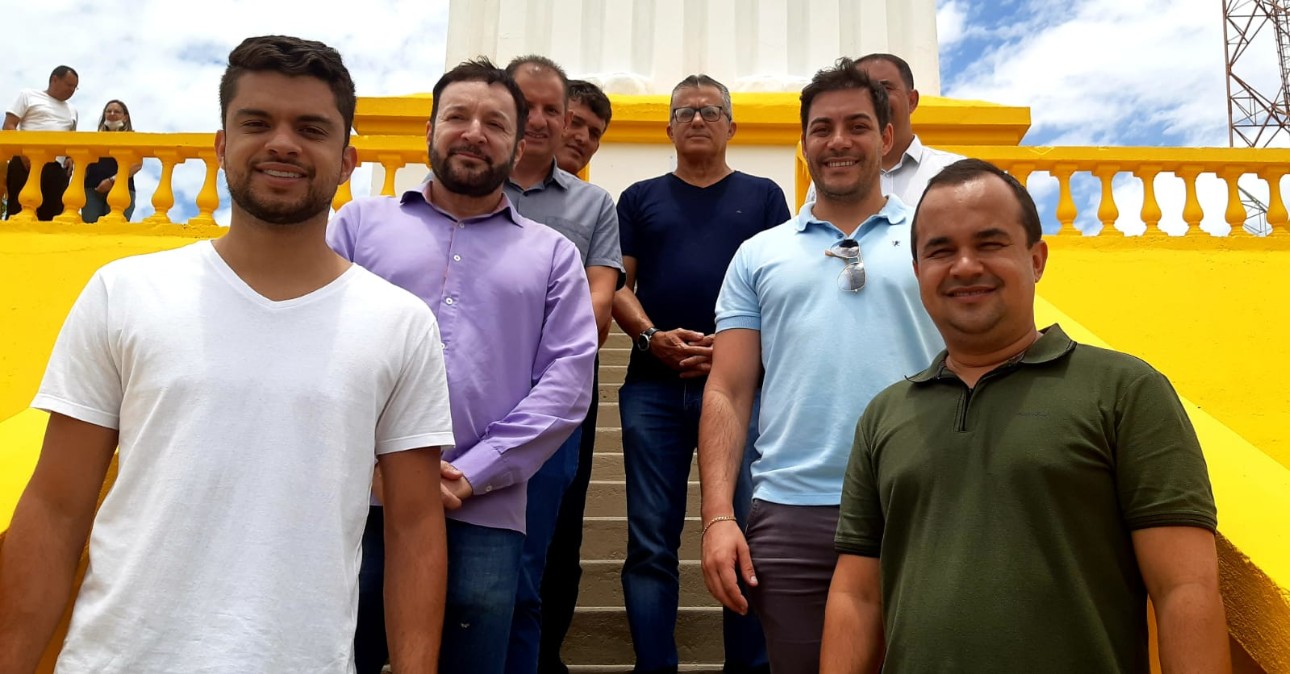 Imagem 2 da notícia: Vereadores participam de entrega da restauração do Cristo Redentor