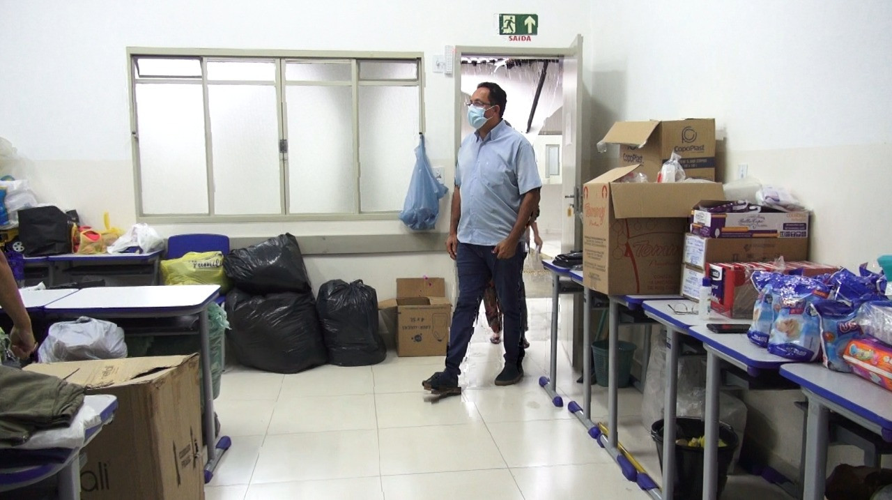 Imagem 1 da notícia: Presidente da Câmara visita abrigo onde estão famílias atingidas pelas chuvas