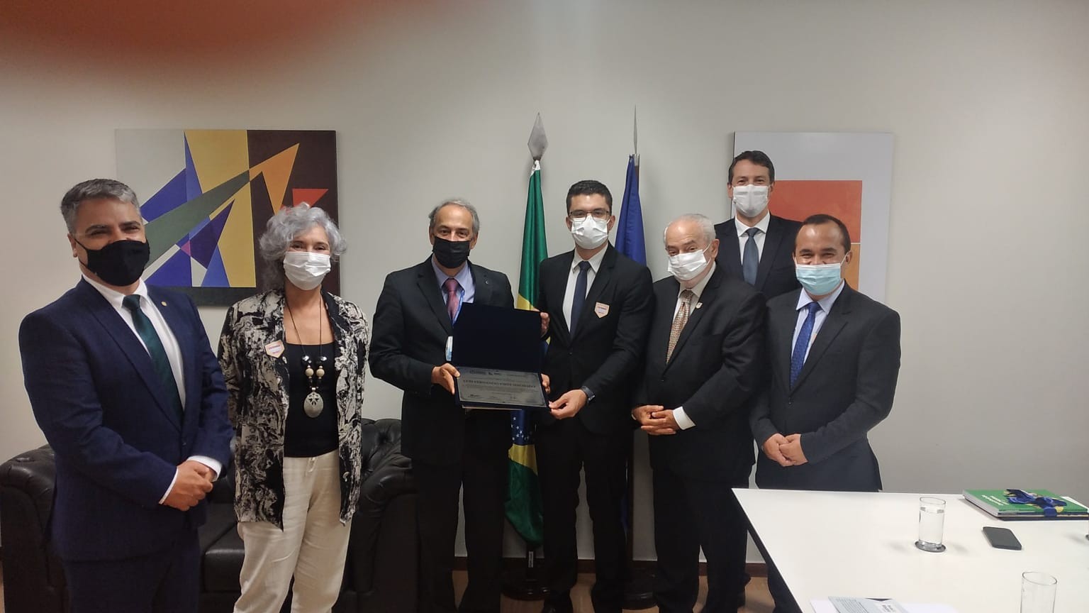 Imagem 1 da notícia: ELPA declara novo embaixador: o escritor e Doutor Honoris Causa em Gestão Pública, Luís Fernando Pires Machado