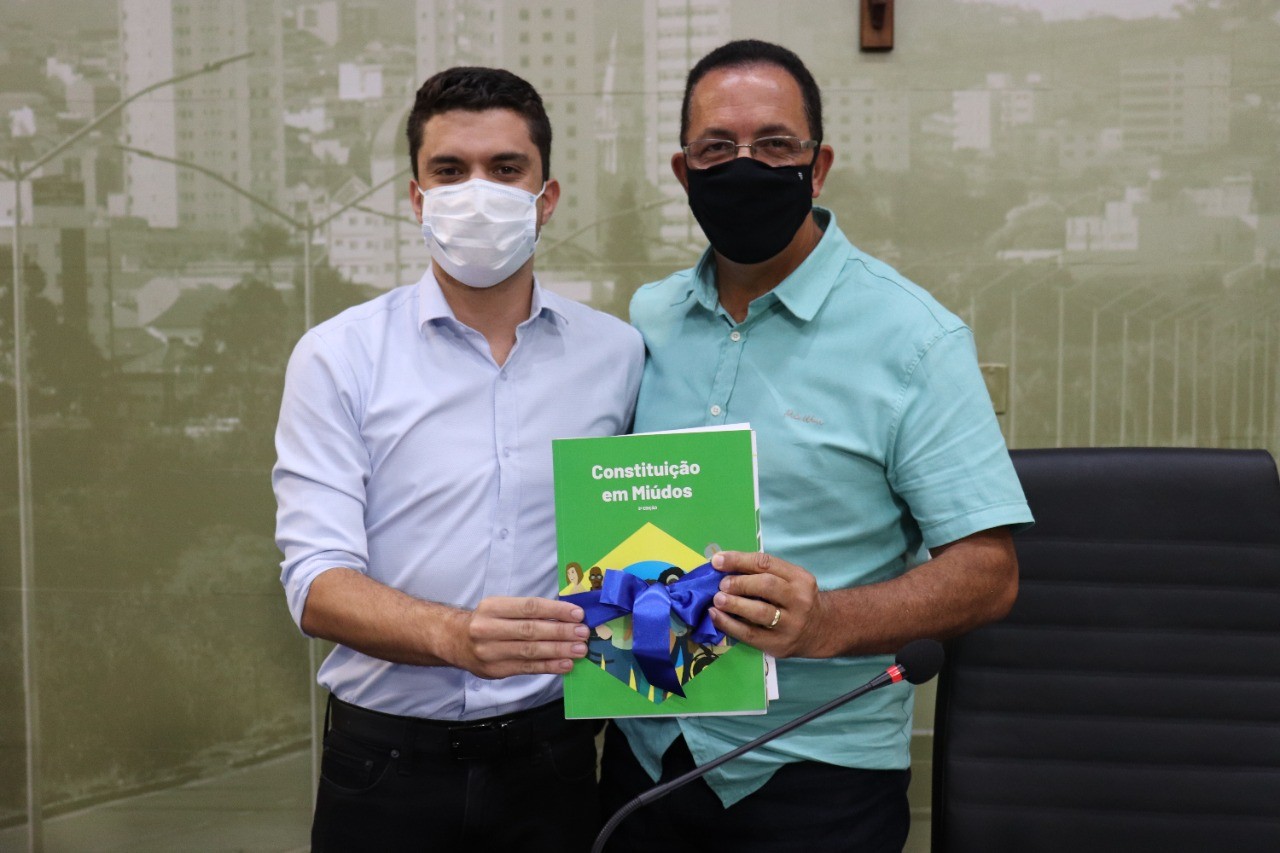Imagem 1 da notícia: Igor Tavares assume presidência da Escola do Legislativo de Pouso Alegre