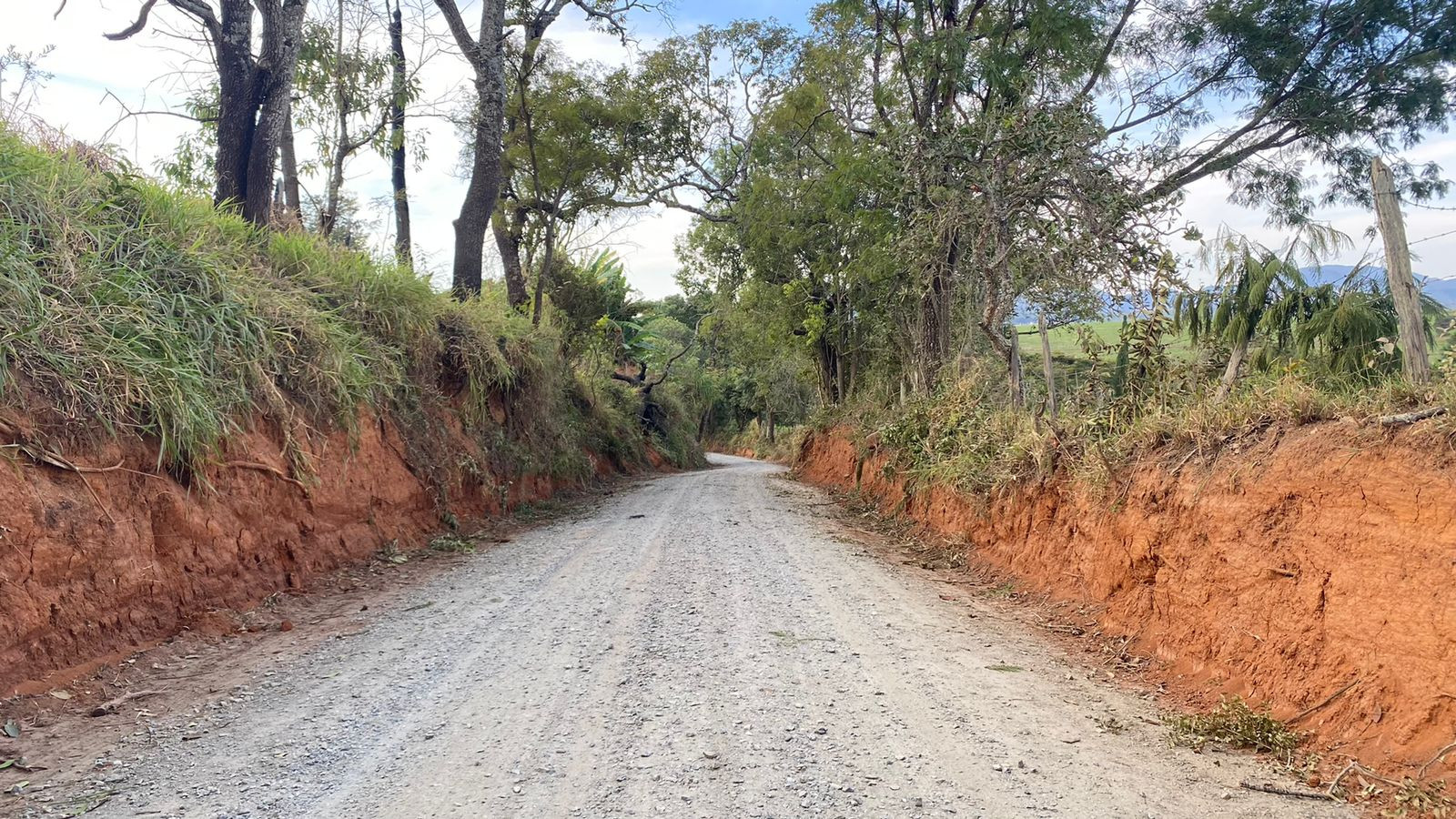 Imagem 2 da notícia: Indicação leva melhorias ao bairro Parque das águas