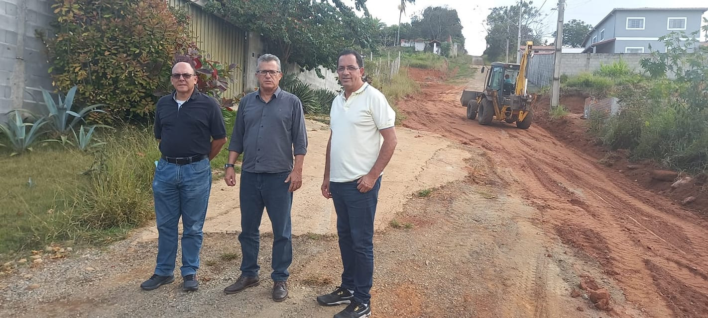 Imagem 1 da notícia: Presidente da Câmara estuda melhorias para o bairro Portal do Ipiranga em visita realizada junto com Executivo