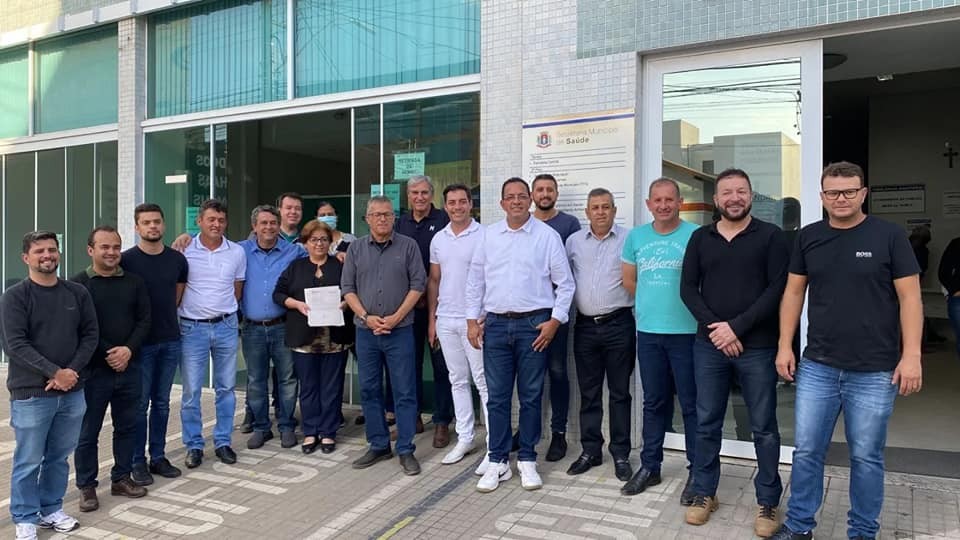 Imagem 2 da notícia: *Mais investimento para saúde* Após indicação, vereadores acompanham entrega de emenda parlamentar de R$1,8 milhão para saúde de Pouso Alegre