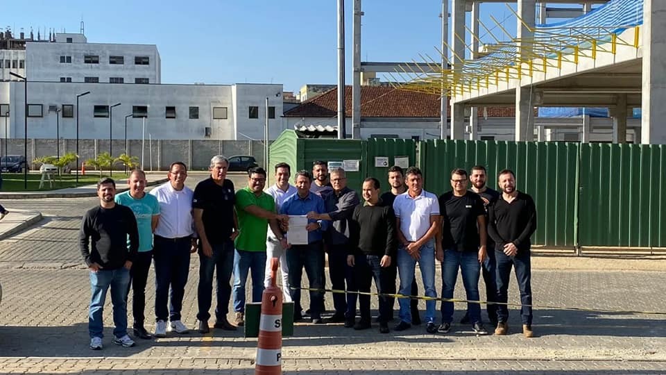 Imagem 1 da notícia: *Mais investimento para saúde* Após indicação, vereadores acompanham entrega de emenda parlamentar de R$1,8 milhão para saúde de Pouso Alegre
