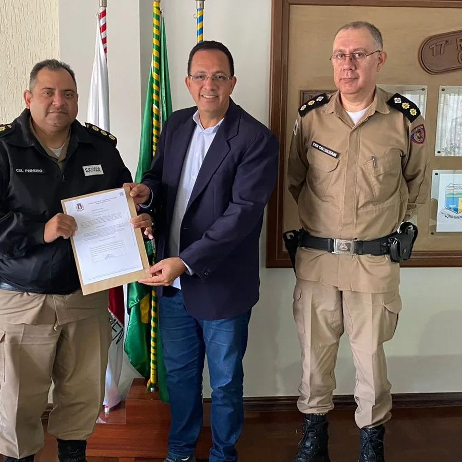 Imagem 1 da notícia: Reconhecimento: Câmara entrega moção de aplausos à banda da PM