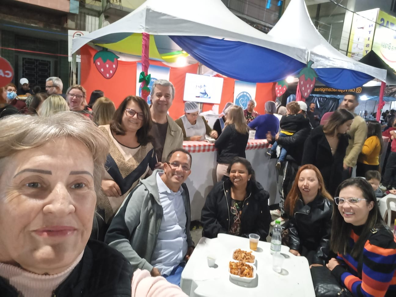 Imagem 1 da notícia: Presidente da Câmara incentiva participação no festival do morango