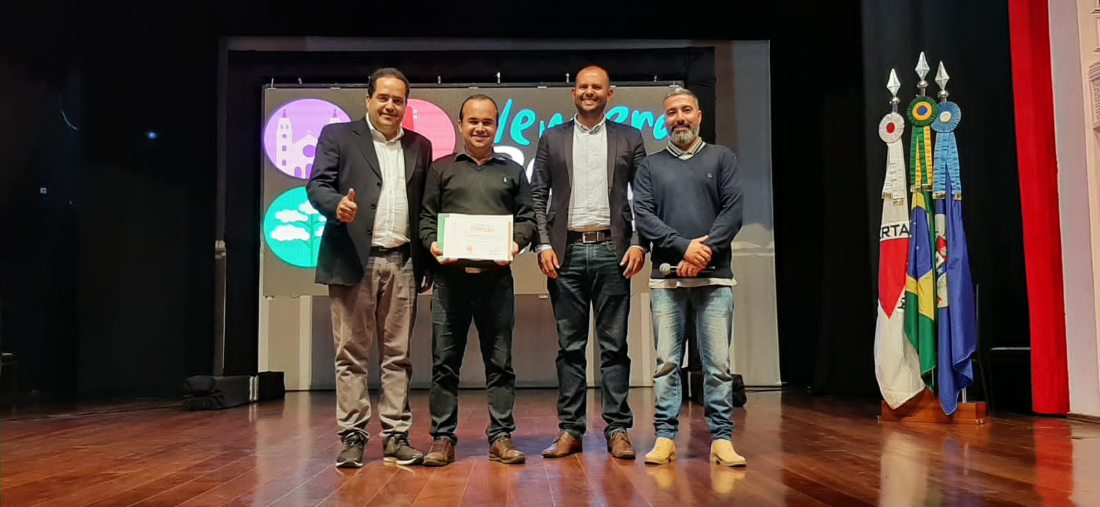 Imagem 1 da notícia: Vereador recebe certificado por apoio ao 2º Encontro da Frente da Gastronomia Mineira