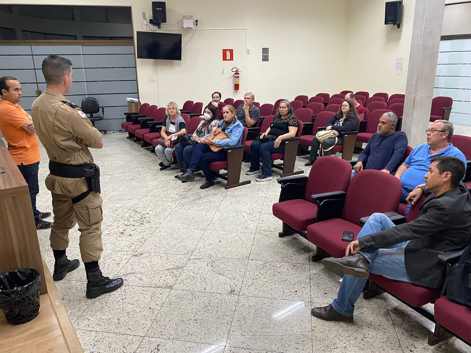 Imagem 2 da notícia: Vereador acompanha fiscalização e denúncia de empresa irregular