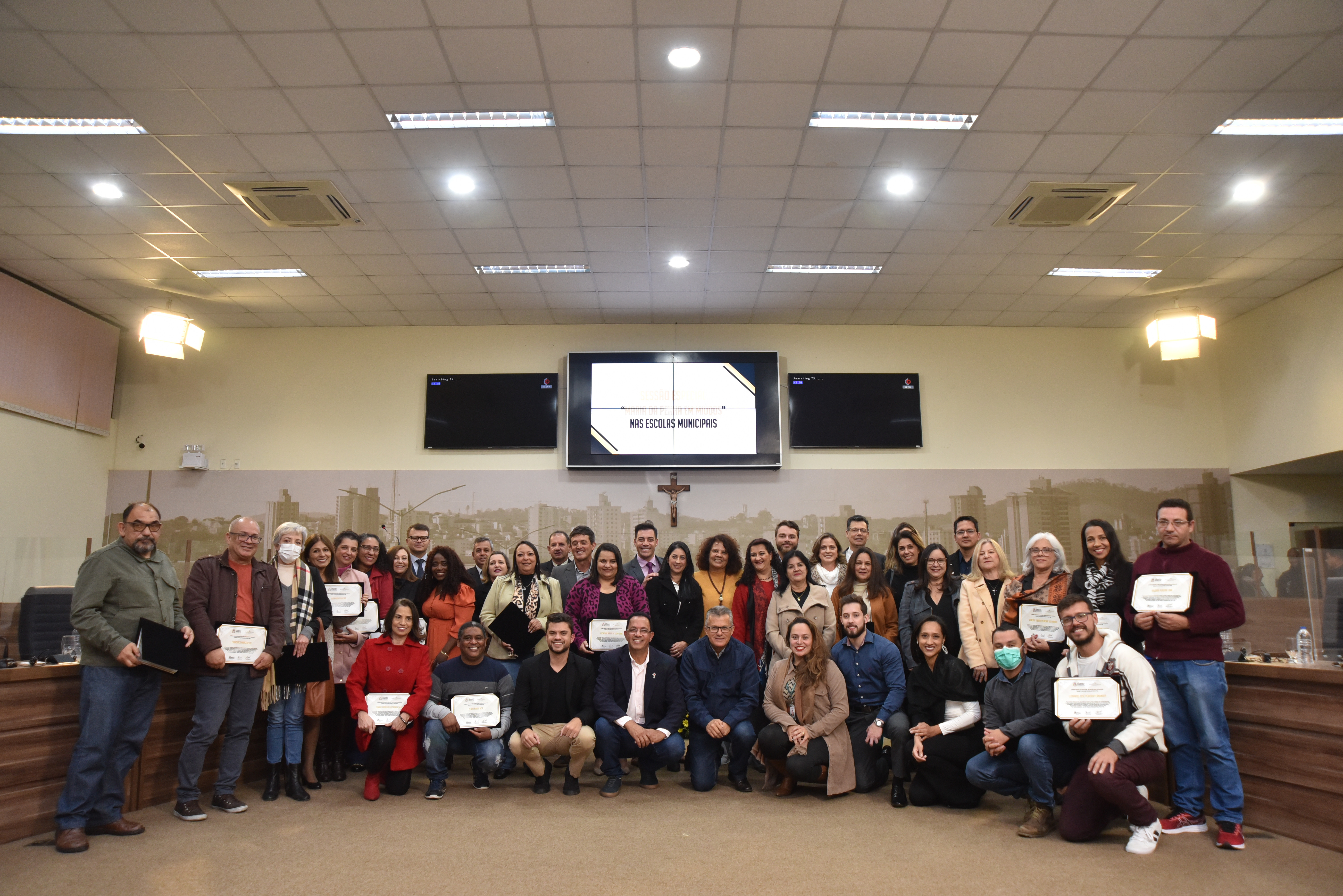 Imagem 1 da notícia: Câmara presta homenagem para educadores que aplicaram a obra Maria da Penha em miúdos nas escolas