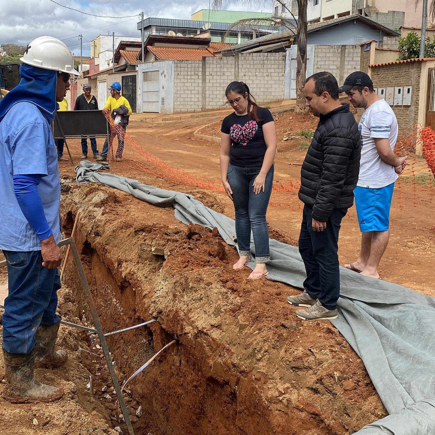 Imagem 1 da notícia: Vereador acompanha obra de galeria pluvial no Colina Verde