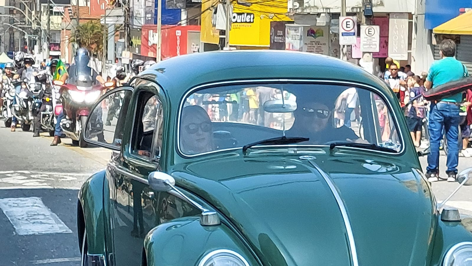 Imagem 3 da notícia: Vereadores acompanham Desfile de 7 de setembro em Pouso Alegre